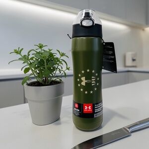 Under Armour Freedom 18-oz. Vacuum-Insulated Stainless Steel Water Bottle Green